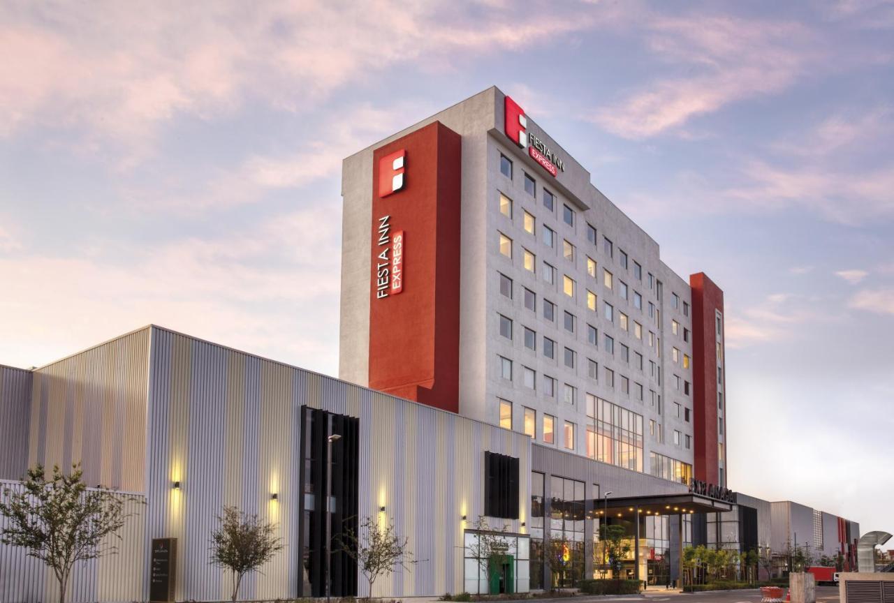Fiesta Inn Express Puebla Explanada ภายนอก รูปภาพ